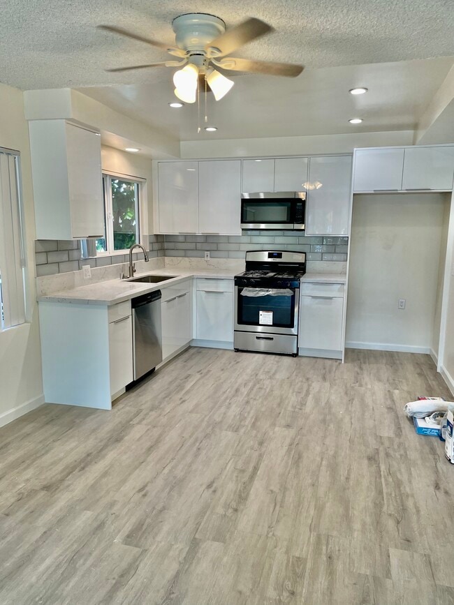 Building Photo - 4449 Coldwater Canyon Ave