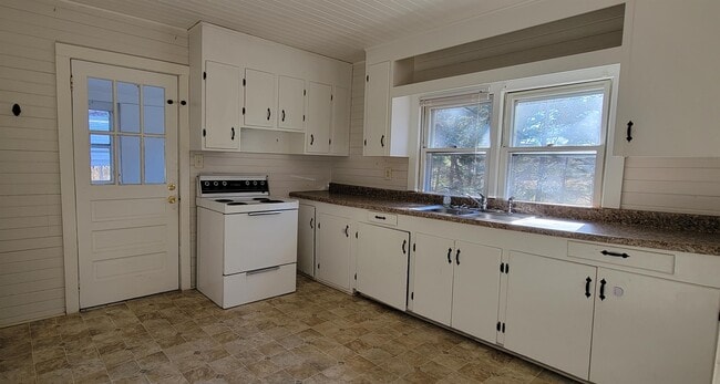 Building Photo - 207 Bell St