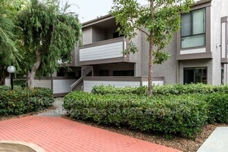Building Photo - 9129 Village Glen Dr