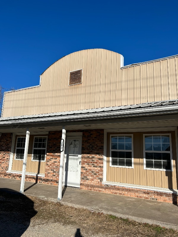 Building Photo - 203 McCune St