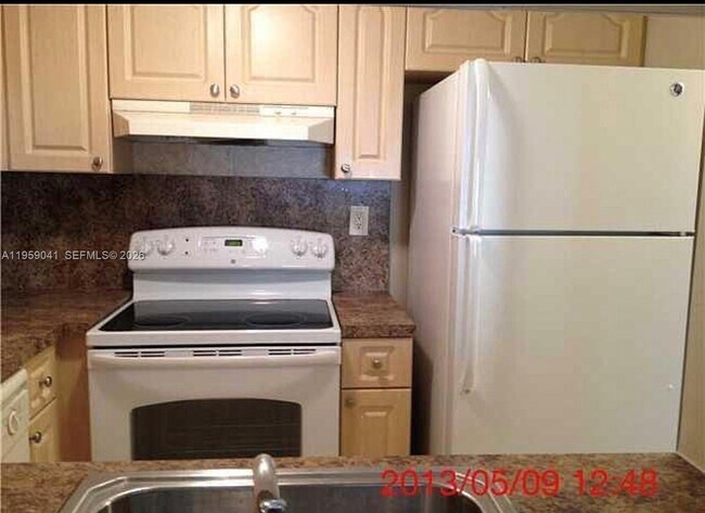 Building Photo - 9688 Fontainebleau Blvd