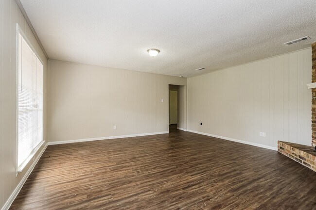 Foto del edificio - 26218 Maplewood Dr