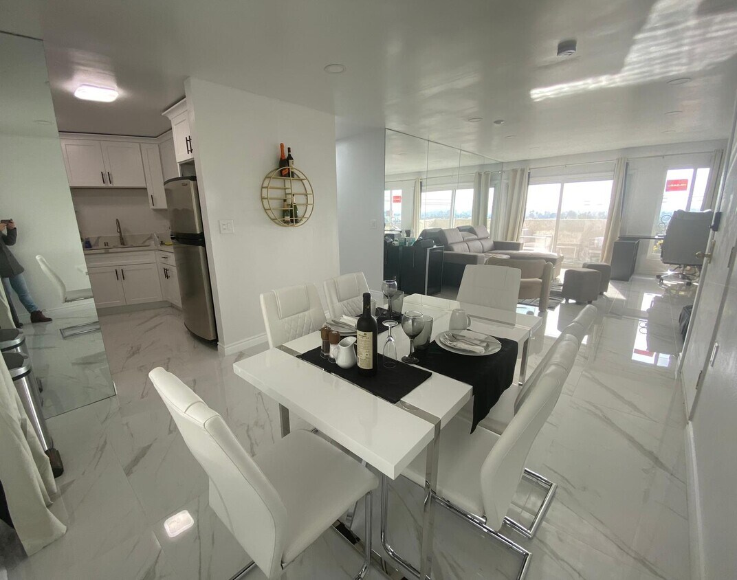 Foto principal - 8400 De Longpre Ave