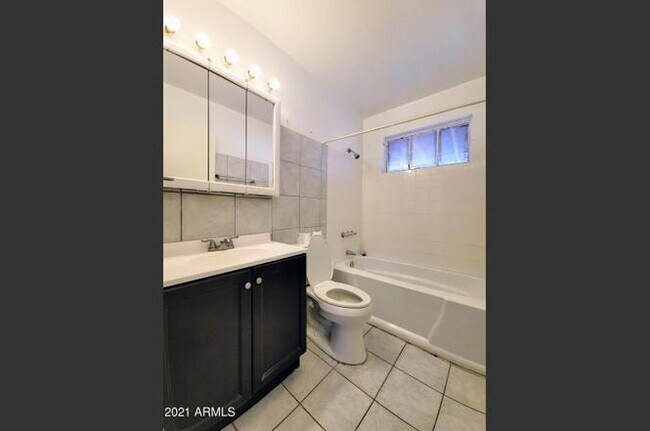 Foto del edificio - COMING SOON 3-Bedroom 2-bath REMODELED HOUSE