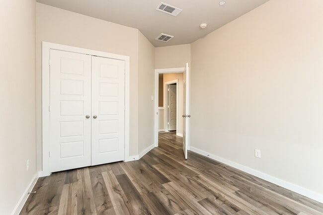 Building Photo - 357 N Centro Cir
