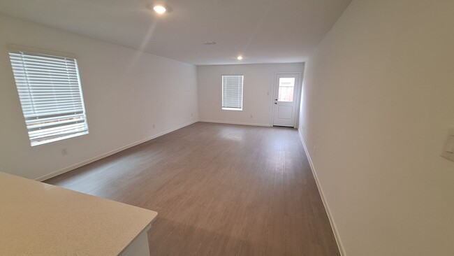 Building Photo - NEWLY BUILT 3 bedroom 2.5 Bath *1.5 MONTHS...