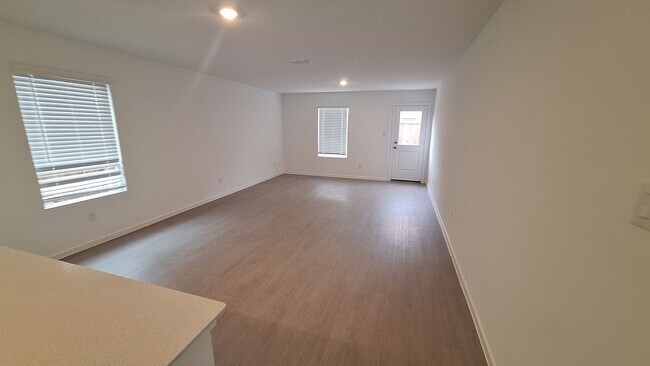 Foto del edificio - NEWLY BUILT 3 bedroom 2.5 Bath for rent