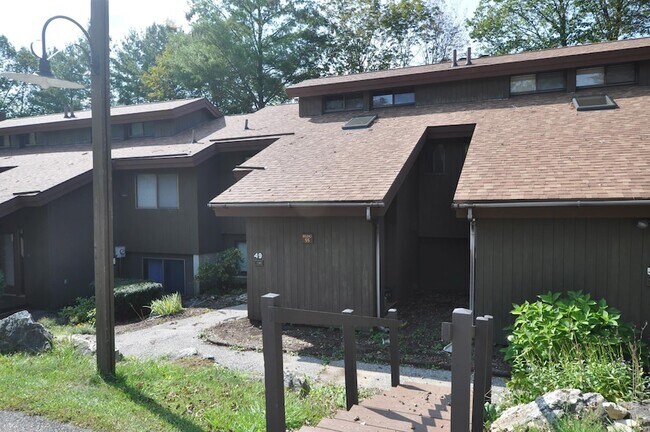 Foto del edificio - 55 Murray Hill Woods Rd