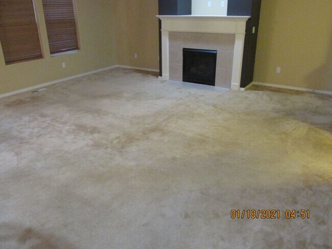 Foto del edificio - 4 Br 2.5 bth Plus Loft!  Large Rooms, 2 ca...