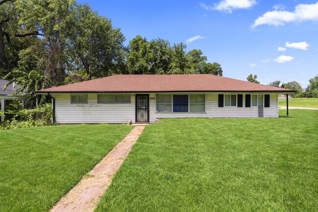 Building Photo - 9835 Winkler Dr