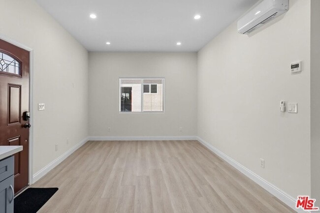 Photo - 2445 Harwood St House