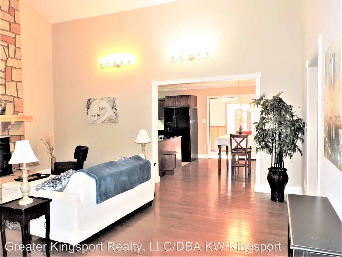 Primary Photo - 5 br, 3.5 bath House - 539 Terrace Lake Dr