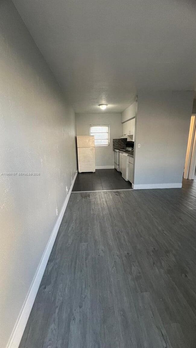 Foto del edificio - 6300 Miramar Pkwy