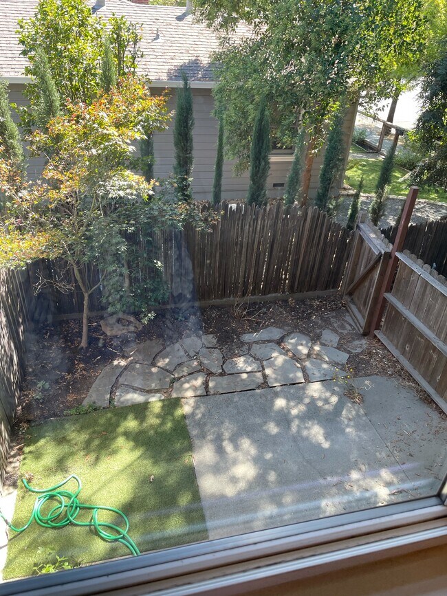 covered patio - 108 Fitch St