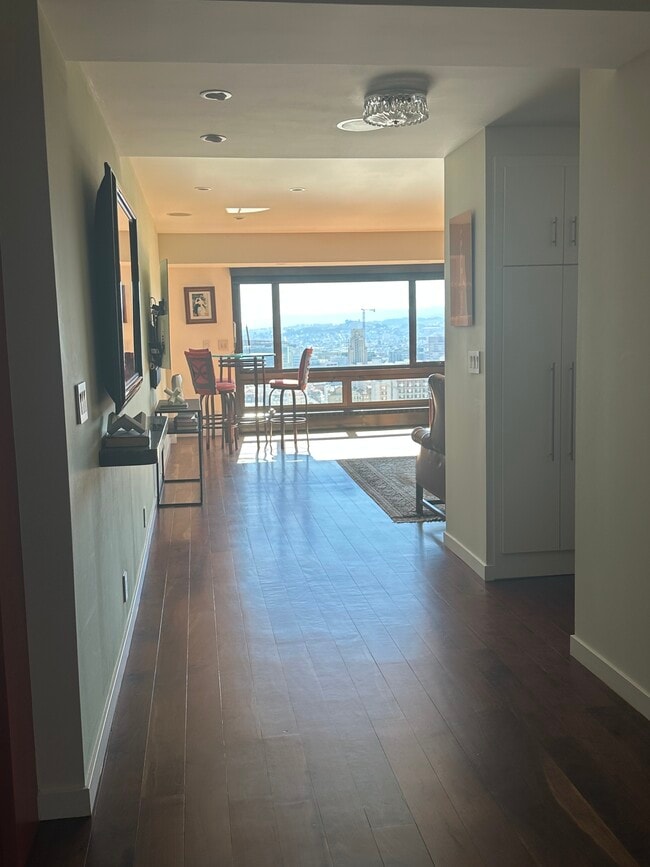 Foto del edificio - 1177 California St