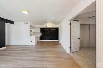 Building Photo - 4608 W Maryland Ave