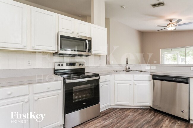 Foto del edificio - 1528 Graduate Ct