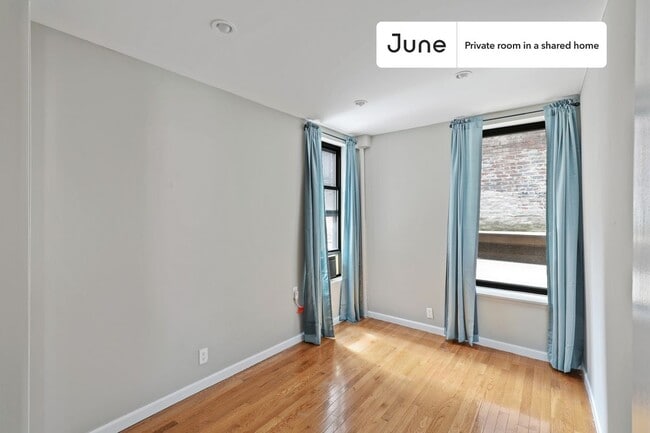 Building Photo - Room in Shared 3 bed/1 bath home