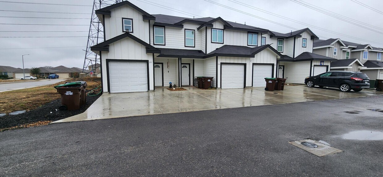 Foto principal - 7239 Converse Ridge Ln