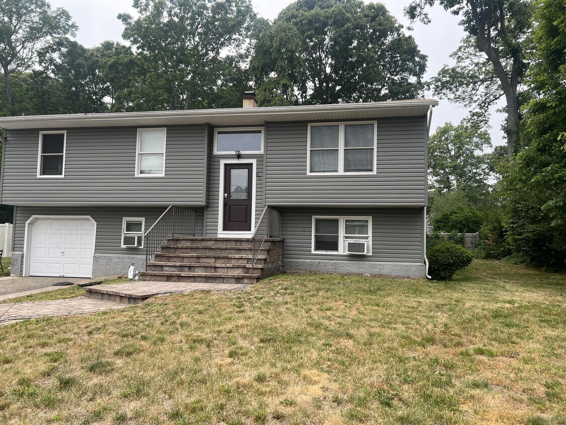 80 Main Ave, Centereach, NY 11720 House Rental in Centereach, NY