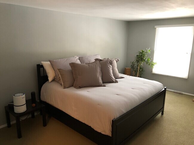 Bedroom - 1220 Park Ave W