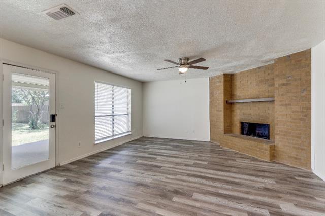 Building Photo - 805 Barkridge Trail