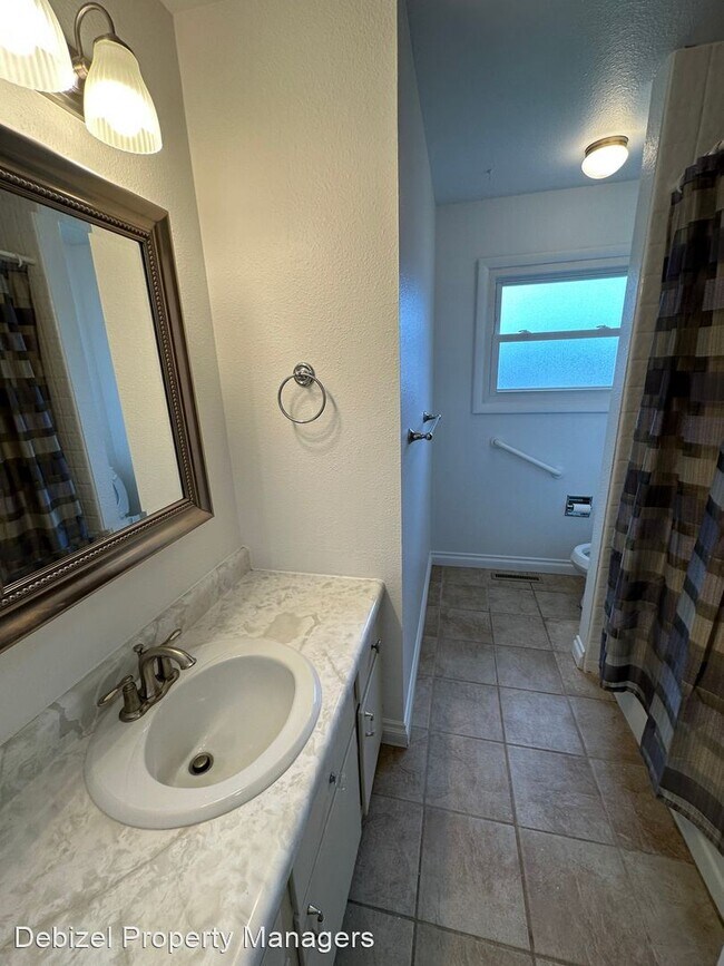 Foto del edificio - 3 br, 2 bath House - 1102 9th Ave