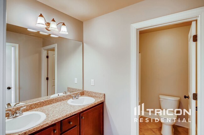 Foto del edificio - 2706 Holden Spring Dr