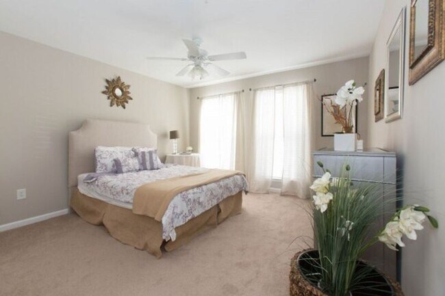 Foto del edificio - 1615 Elmwood Ct