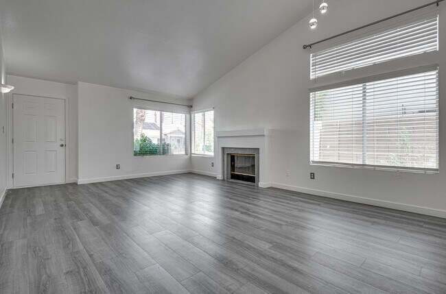Building Photo - Charming & Bright 3?Bed • 2?Bath Family Ho...