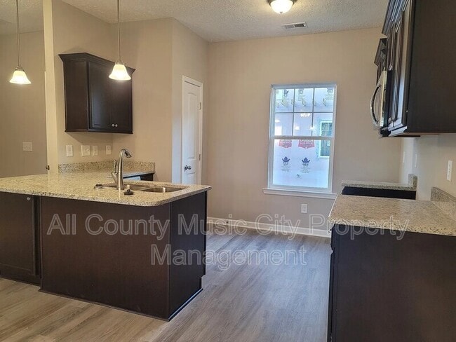 Building Photo - 310 Negri Ct