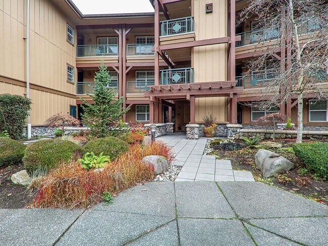 Building Photo - Townhome-Like Condo with Views