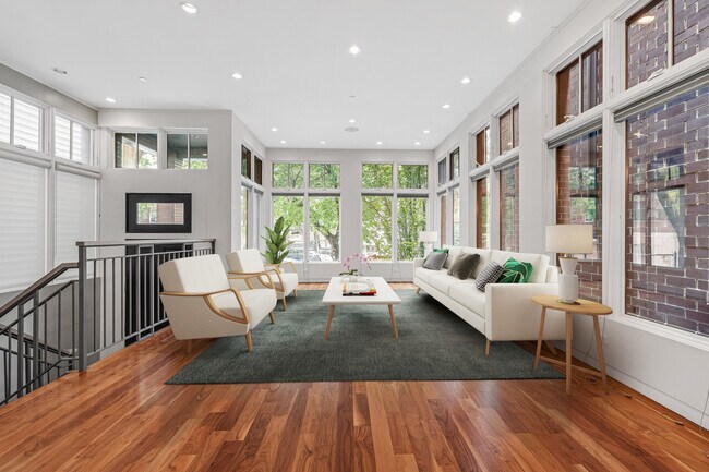 Foto del edificio - 2725 N Kenmore Ave