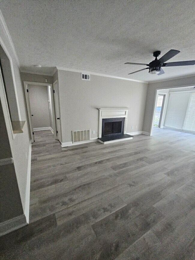 Building Photo - 1605 Vicksburg Pl