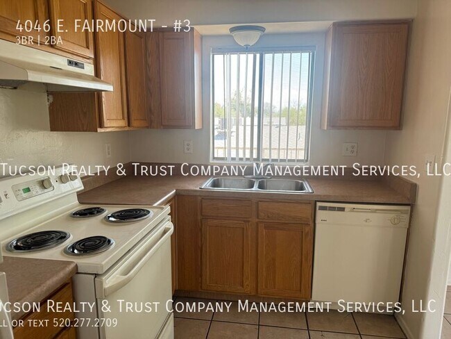 Building Photo - 4046 E. FAIRMOUNT-#3