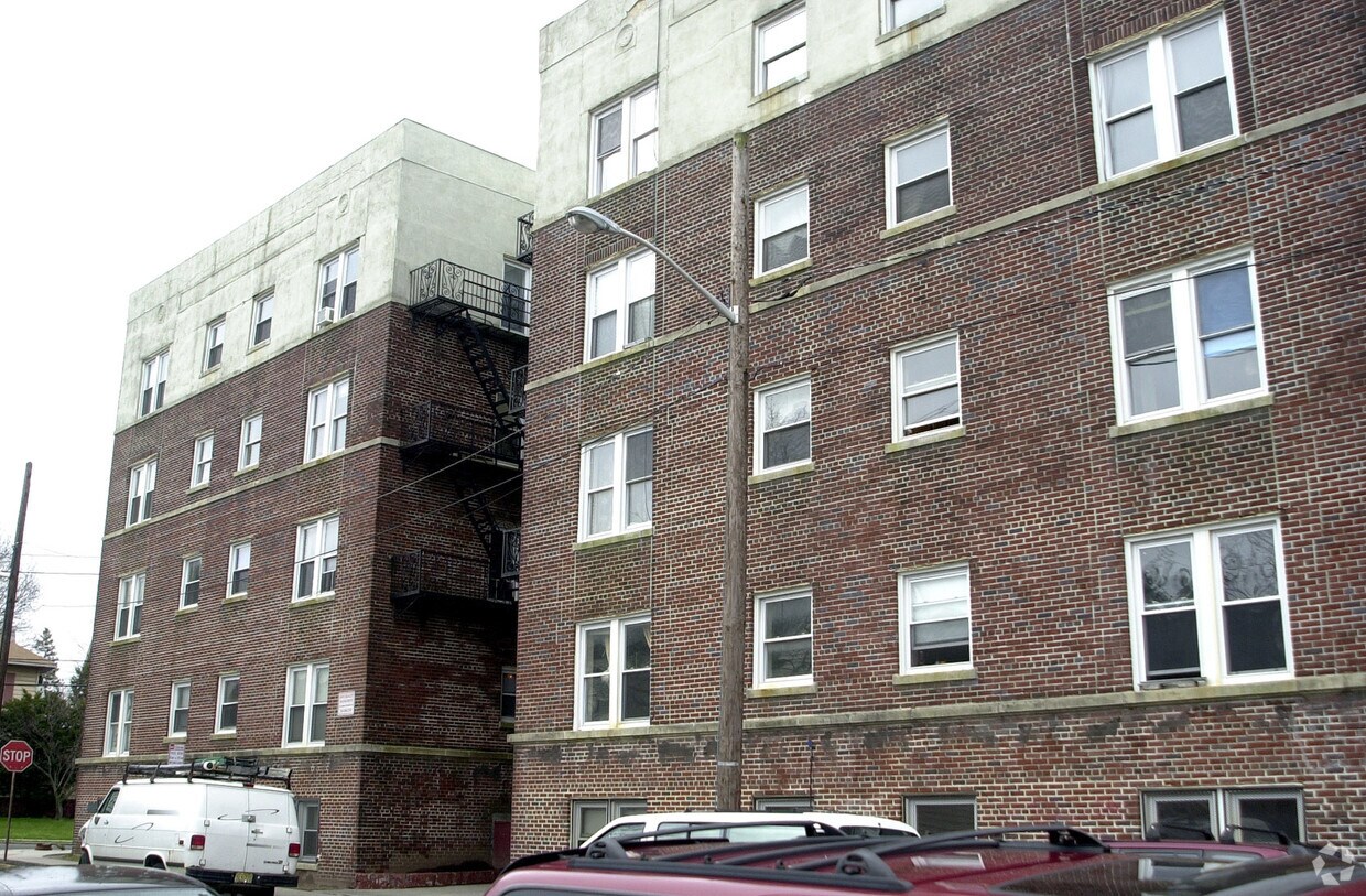 Building Photo - 2-10 Wagner Pl