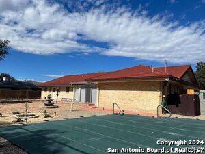 Building Photo - 706 Golfcrest Dr