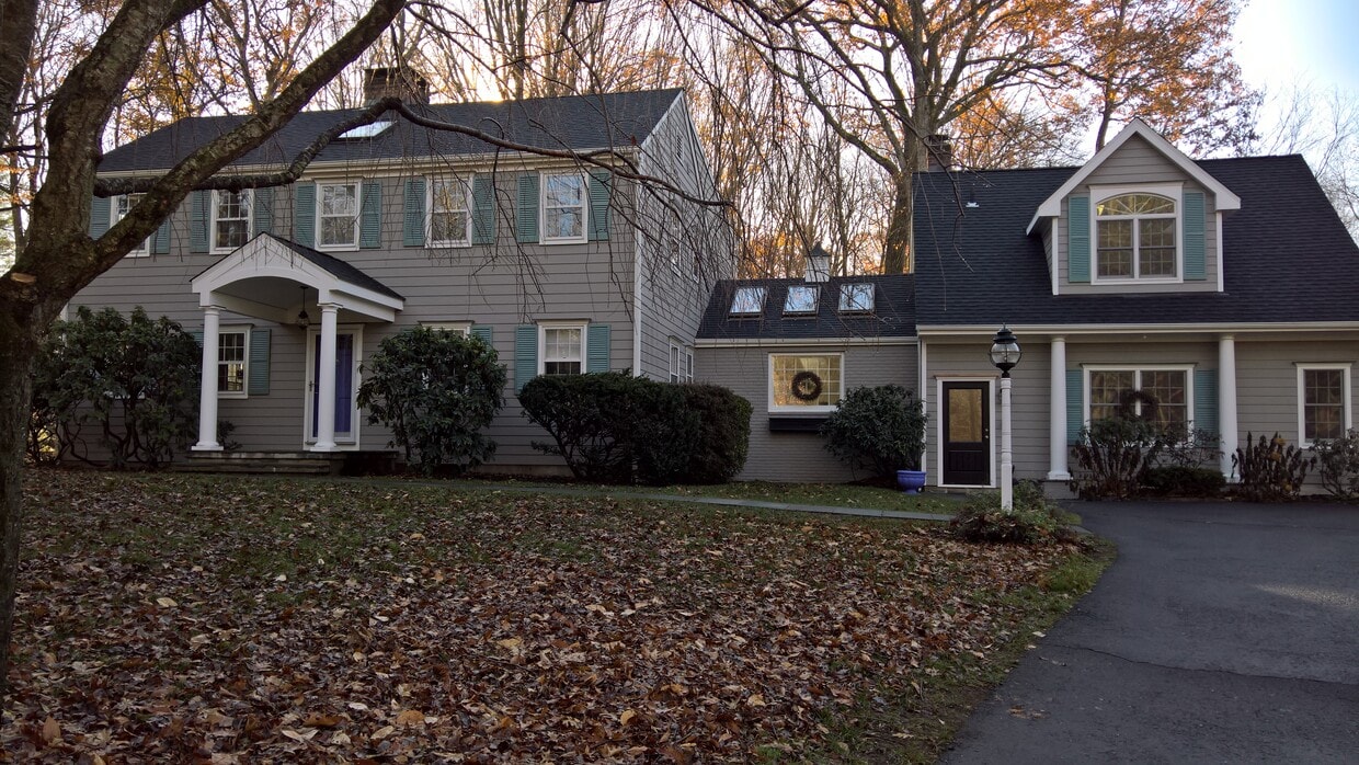 Charming New Englander - 17 Cedar Hls