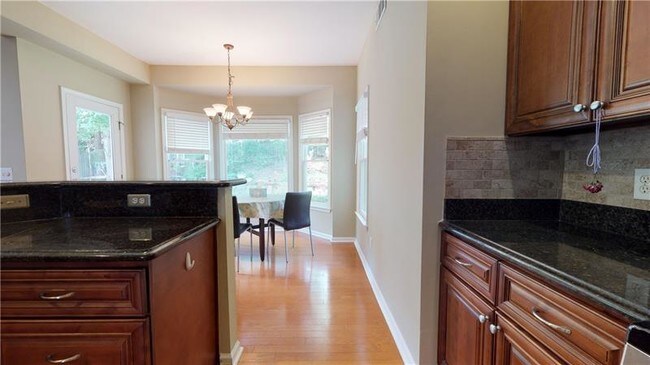 Building Photo - 860 Highmeade Dr