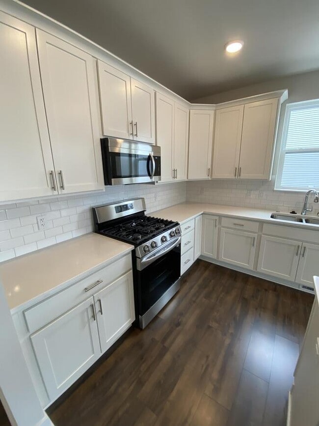 Building Photo - W218N16066 Tiger Lily Dr