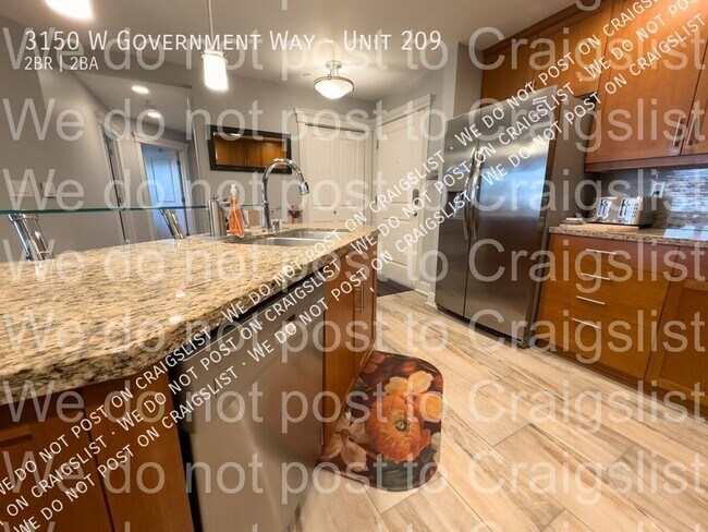 Building Photo - Discovery Park - 2 Bedroom - 2 Bath Condo