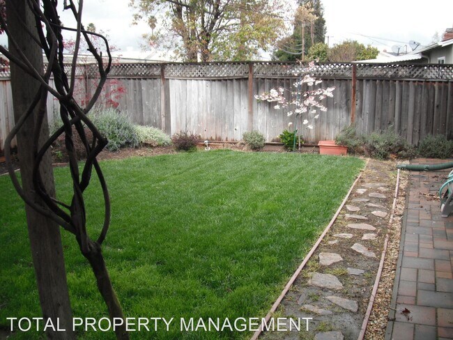 Foto del edificio - 3 br, 1 bath House - 1820 BRIARWOOD DRIVE