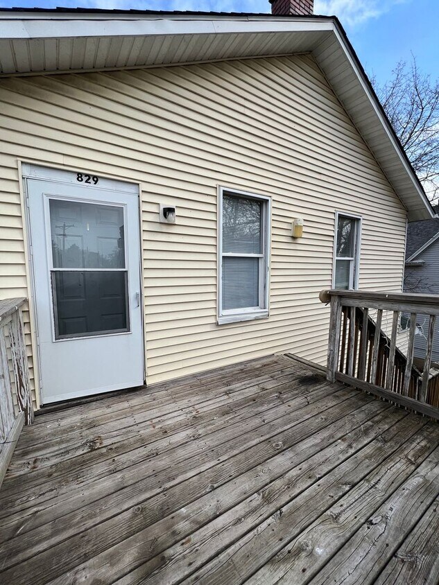 Foto principal - 827-829 W 15th Street