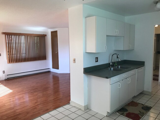 Building Photo - 1531 Northview Dr