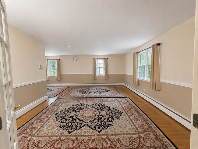 Foto del edificio - 240 Ridgefield Rd
