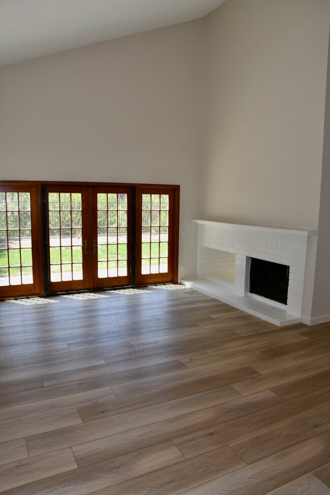 Foto del edificio - 10575 Canyon Lake Dr