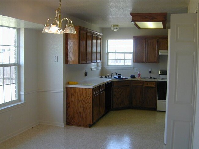 Building Photo - 4 br, 2 bath House - 4206 Water Oak Dr