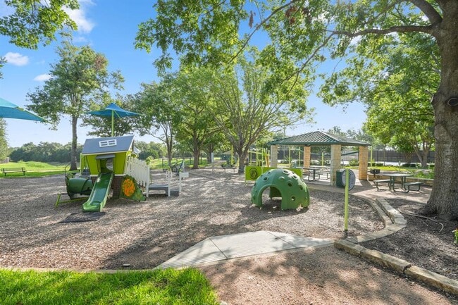 Building Photo - 17841 Park Valley Dr
