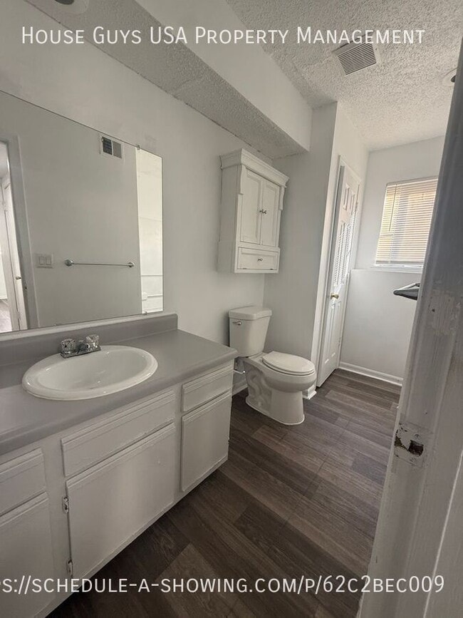 Building Photo - 9900 E 36th St S