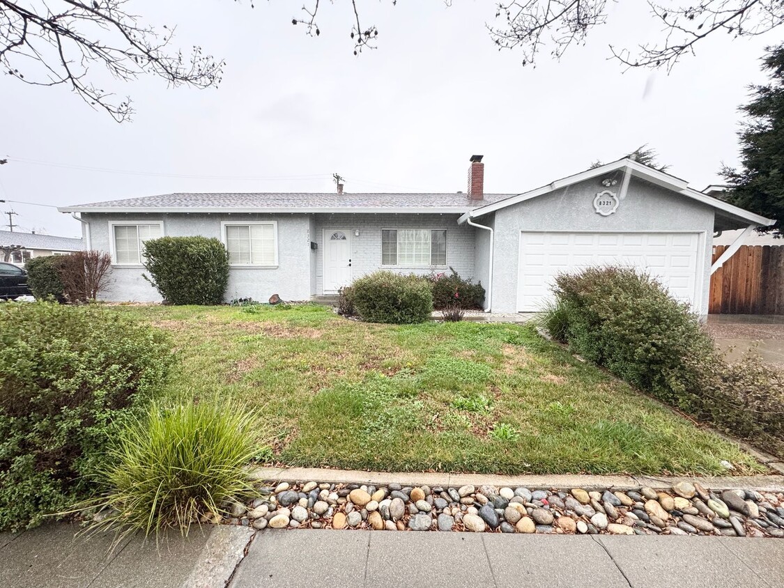 Primary Photo - Great Shape Dublin Single Family Home Rece...